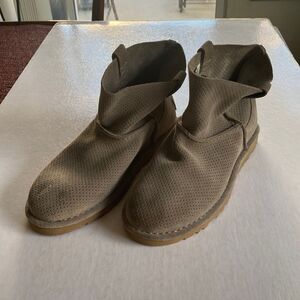 UGG Women’s Unlined Perforated Leather Boots Size 7 NWOT